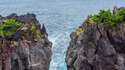 Steep cliffs at the ocean, with a large chasm between them
