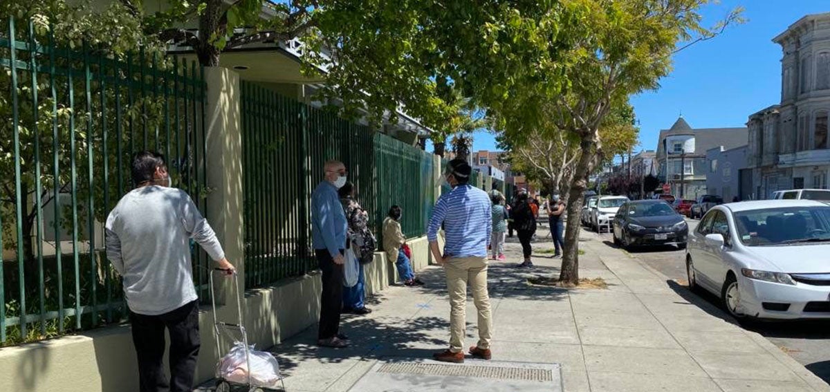 People line up for COVID-19 testing near Parque Niños Unidos.